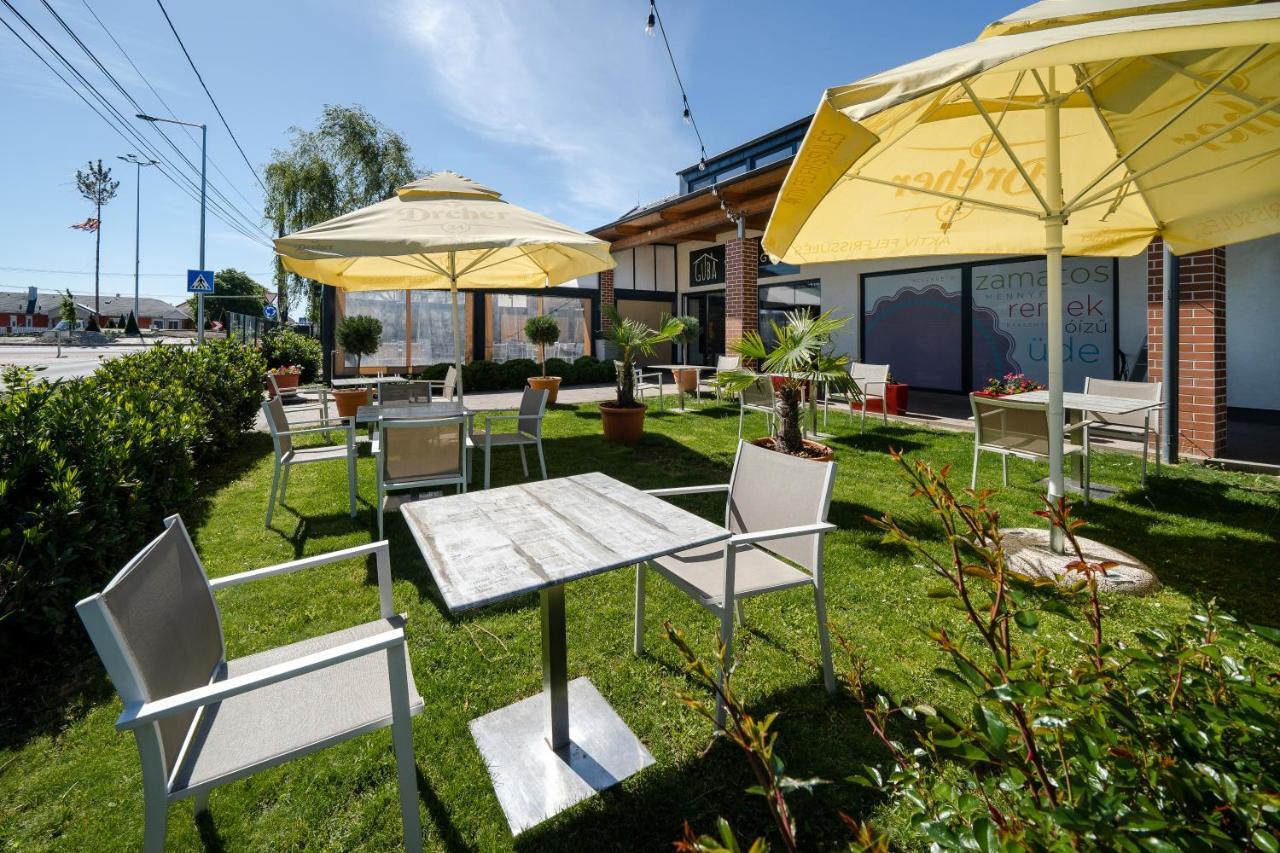 Pipacs Panir & Grill Garden Vendeghaz Hotel Győrújbarát Exterior foto